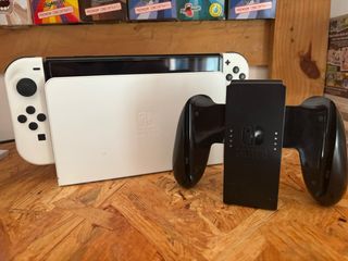 Nintendo Switch OLED bianca + accessori