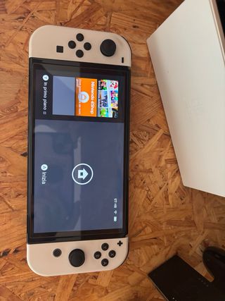 Nintendo Switch OLED bianca + accessori