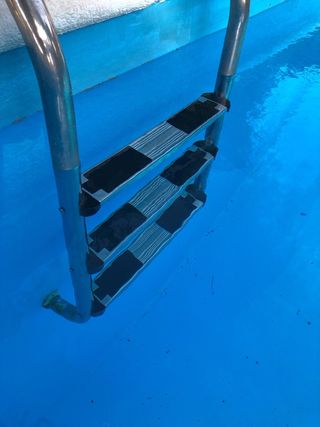 Escalera piscina metal - antideslizante