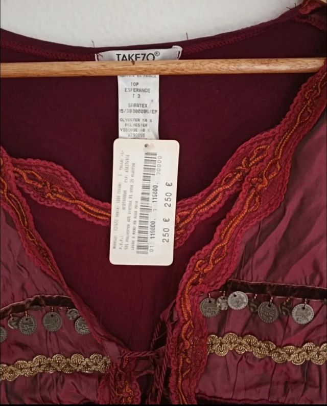 Blusa Takezo L - Rojo Oscuro. Nueva.