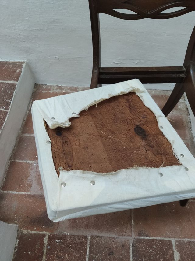 Silla antigua de madera