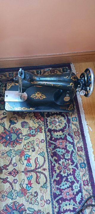 Máquina coser Alfa antigua