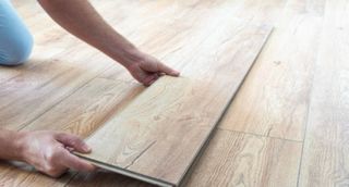 Instalaciones de suelos de madera y tarima .