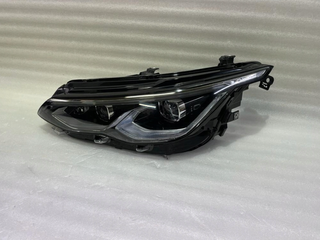 Faros LED IQ Volkwagen Golf 8 