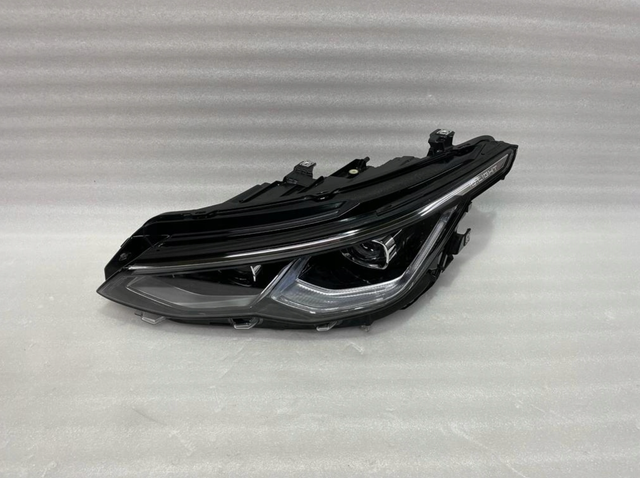 Faros LED IQ Volkwagen Golf 8