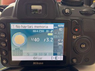 Nikon D3100: Cámara réflex negra