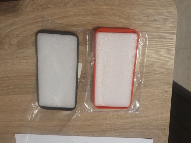 Fundas iPhone 16 - Rojo y Negro