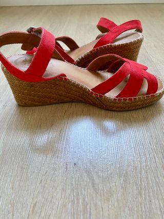 Sandalias rojas Toni Pons - cuña