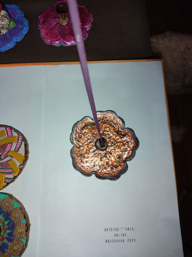 Porta inciensos verticales de porcelana artesanal