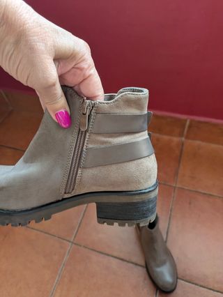 Botines beige mujer