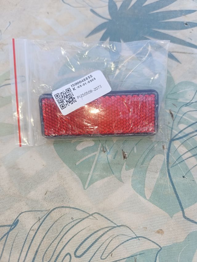 Catadioptrico moto trasero rojo