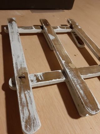 Perchero de madera blanco