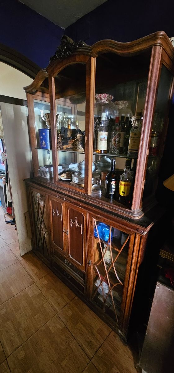 Vitrina antigua de madera