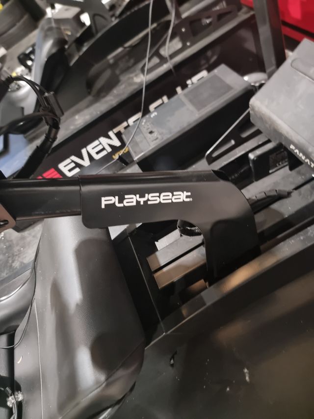 Simulador completo Fanatec Playseat F1