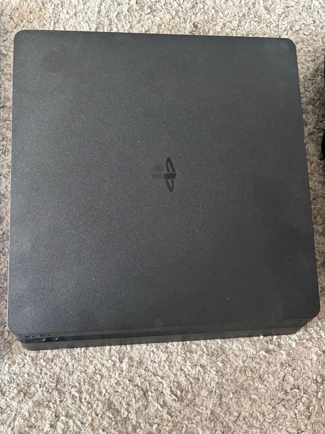 PS4 (PlayStation 4) + 6 juegos