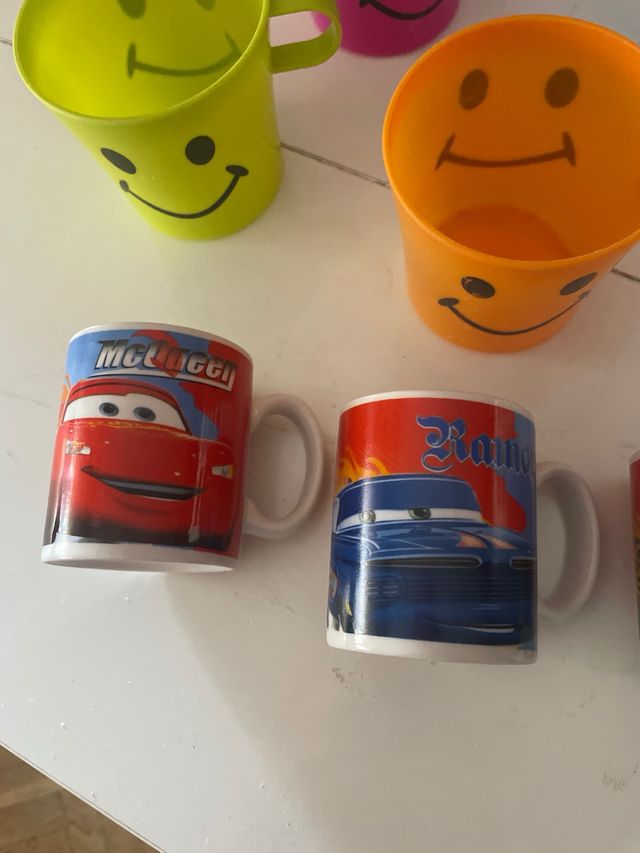 8 tazas infantiles, CARS y SONRRISAS.