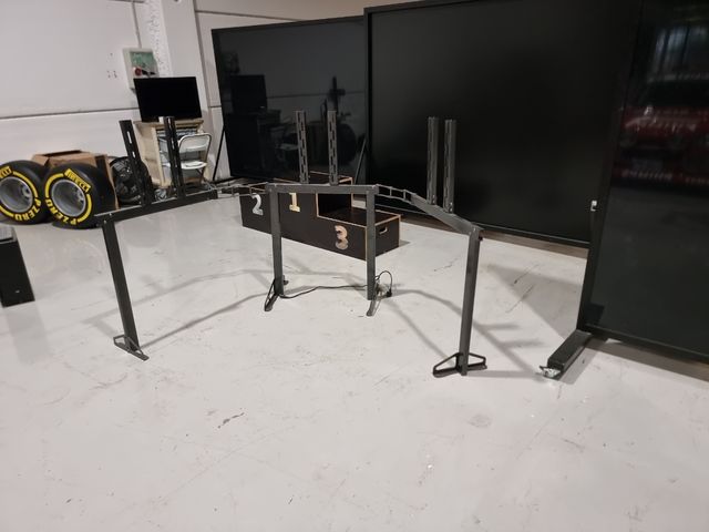 Soporte para tres monitores