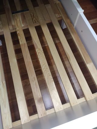 2 camas Ikea blancas 80x200 con sus colchones.