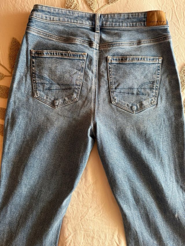 Pantalones vaqueros rotos American Eagle