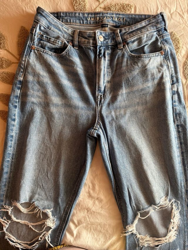 Pantalones vaqueros rotos American Eagle