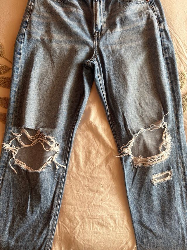 Pantalones vaqueros rotos American Eagle