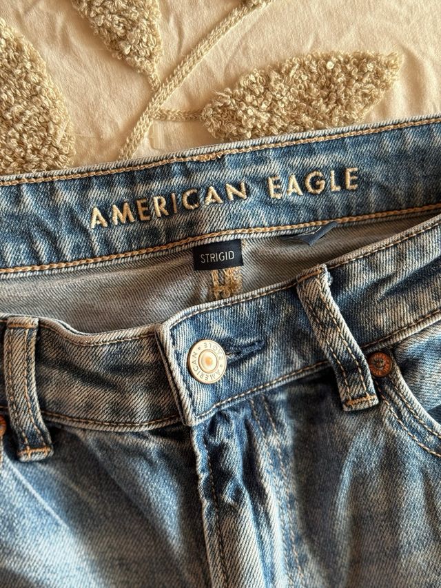 Pantalones vaqueros rotos American Eagle