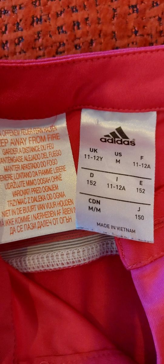 Camiseta Real Madrid niña talla 11-12.