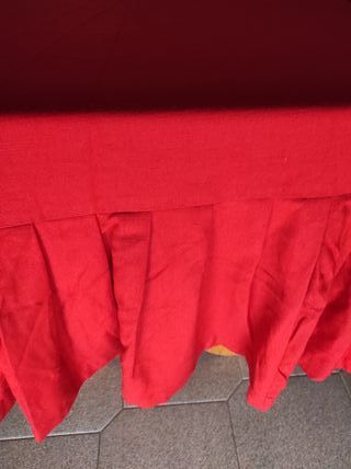 Coperta rossa vintage con volant