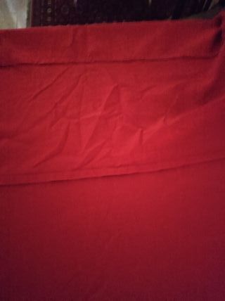 Coperta rossa vintage con volant
