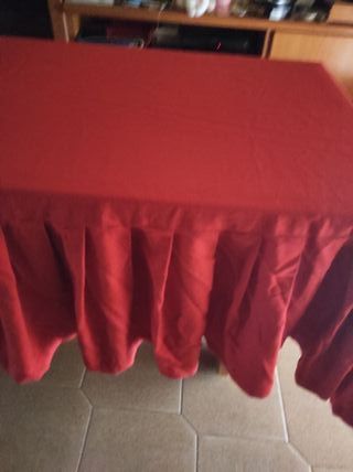 Coperta rossa vintage con volant