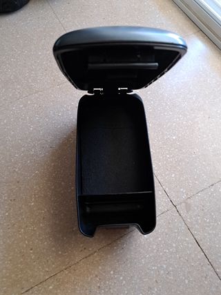 Reposabrazos SEAT León 
Con pomo de regalo de piel