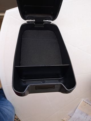 Reposabrazos SEAT León 
Con pomo de regalo de piel