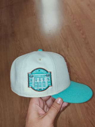 Gorra New Era LEER descripción 