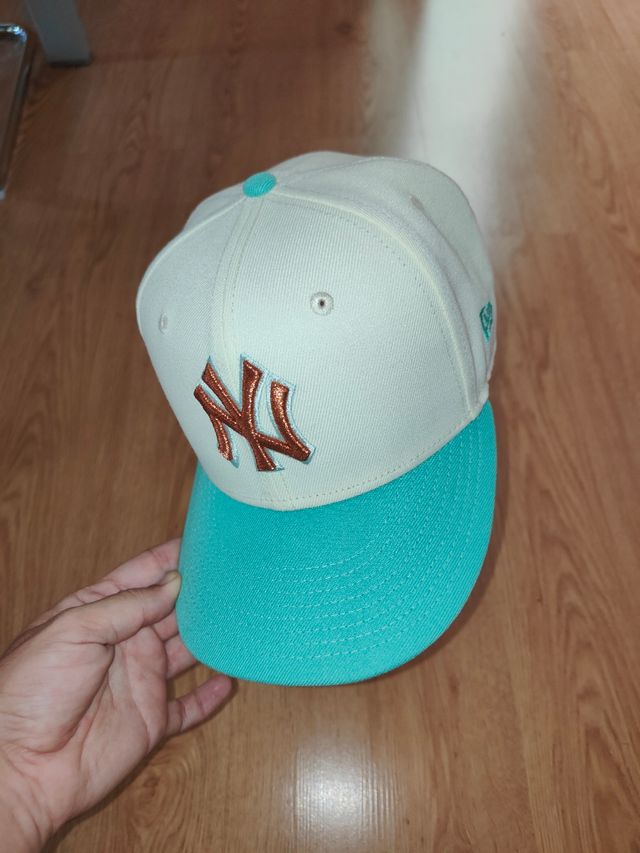 Gorra New Era LEER descripción