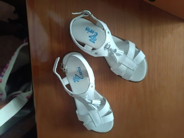 Sandalias blancas niña