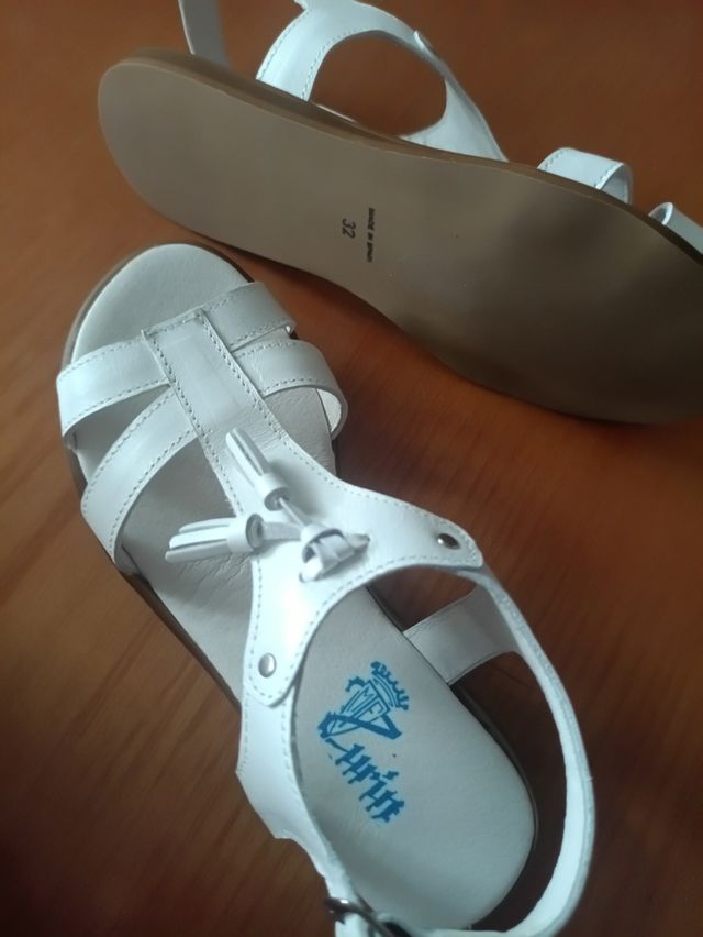 Sandalias blancas niña