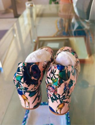 Zapatos tacón multicolor