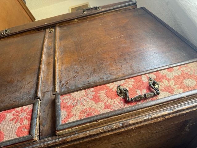 Baúl antiguo de madera (150 años)