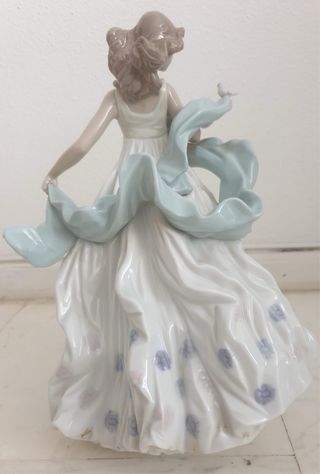 Figura  porcelana Lladró. La dama del Ruiseñor. 