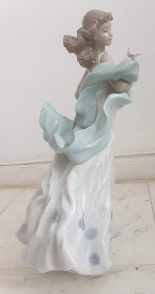 Figura  porcelana Lladró. La dama del Ruiseñor. 