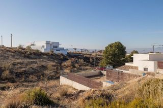 Terreno en venta en Zubia (La)