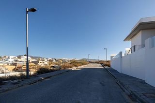Terreno en venta en Zubia (La)