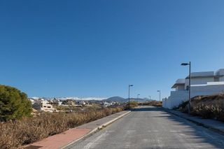 Terreno en venta en Zubia (La)