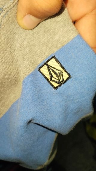 Suéter Volcom a rayas azul y gris