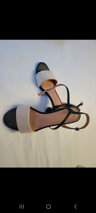 Zapatos tacón bajo beige-negro
