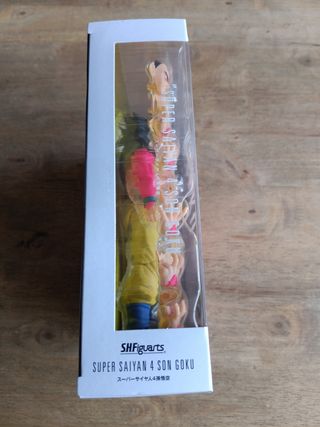 Goku SSJ4 SH Figuarts