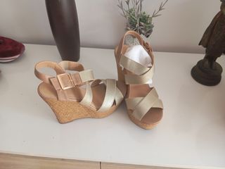 Sandalias cuña doradas mujer