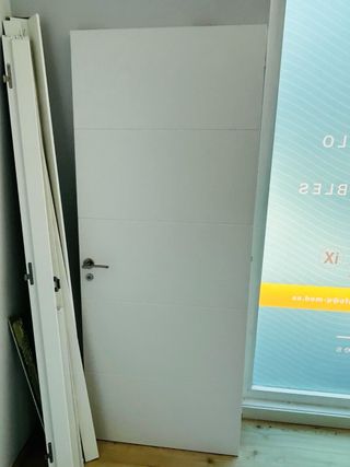 2 Puertas Blancas 130,00 cada 1 .