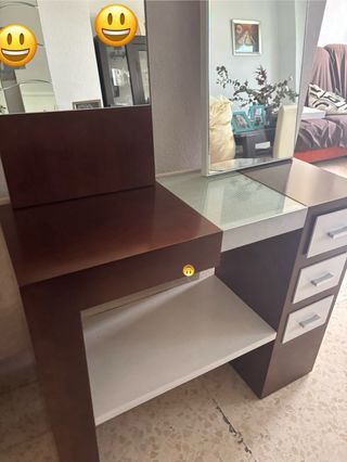 recibidor con cajones y con dos espejos