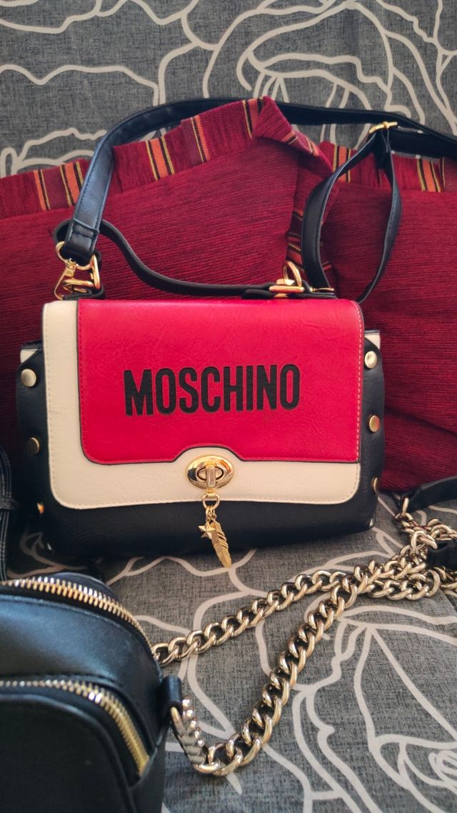 2Borse: Guess ...e un altra..